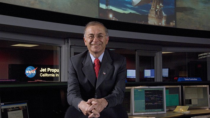 Charles Elachi at Mission Control