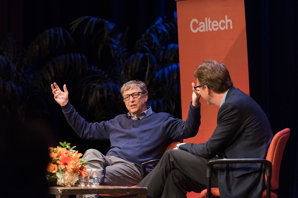 Image of Bill Gates speaking with Dean of Undergraduate Students Kevin Gilmartin