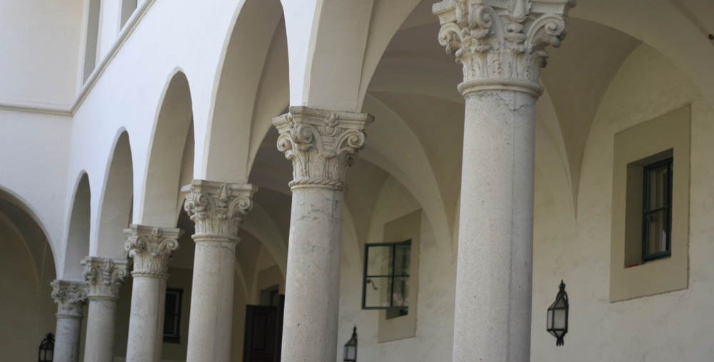 photo of arches in Blacker House