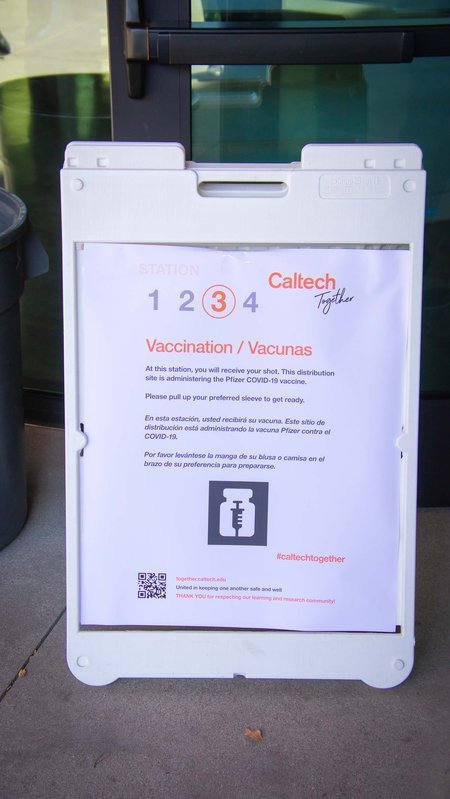 Sign announcing vaccination instructions