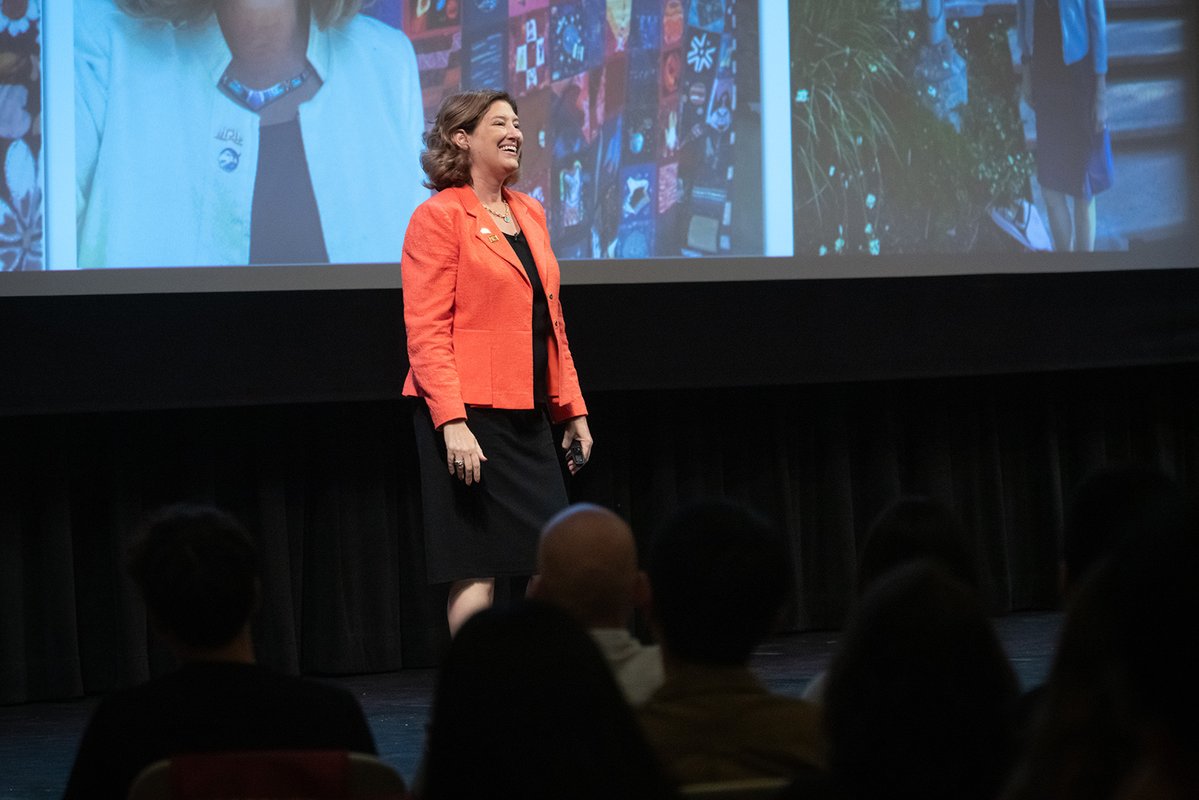Laurie Leshin speaks at Convocation