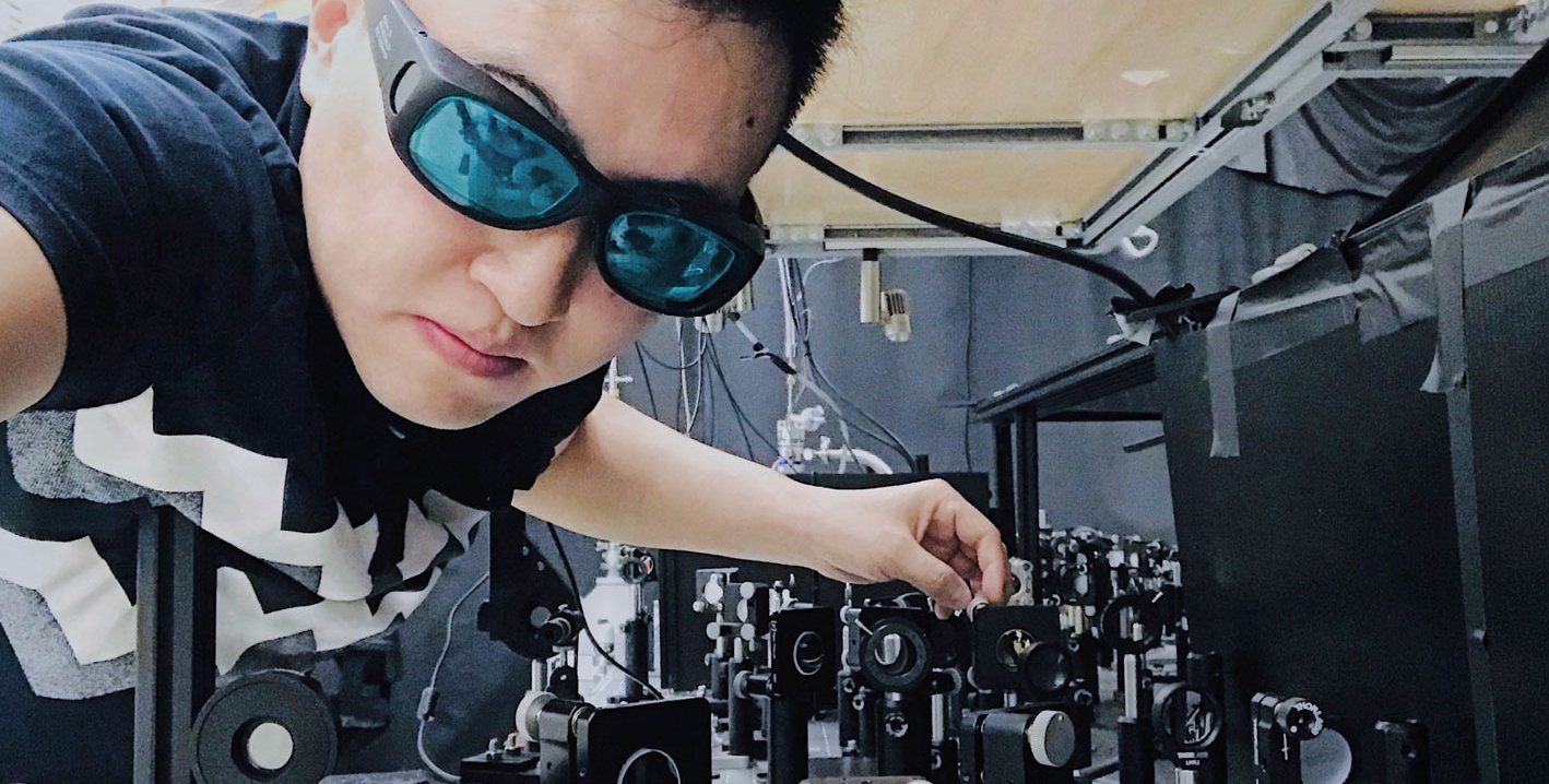 Honglie Ning in the lab