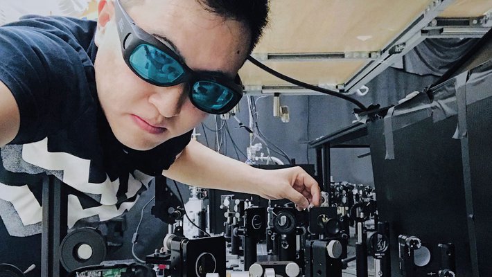 Honglie Ning in the lab