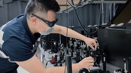 Honglie Ning in the lab