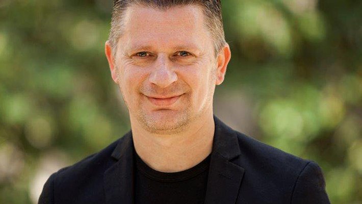 A portrait of Dean Mobbs