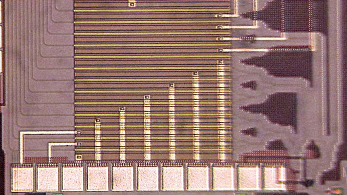An image of Hajimiri's light-bending silicon chip.