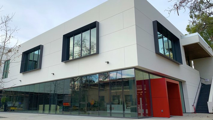 Hameetman Center seen from the entrance of the Red DoorCafé