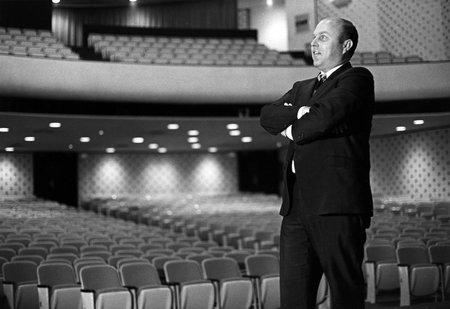 photo of Jerry Willis in Beckman Auditorium
