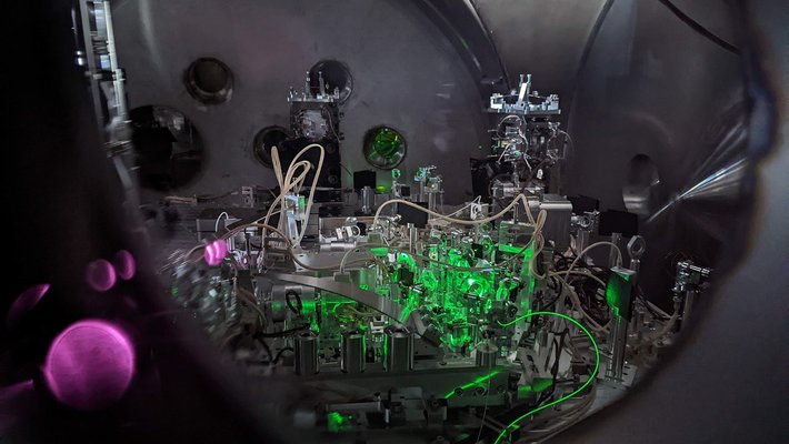 Picture of the source of squeezed light at LIGO, after it was pumped with green light.