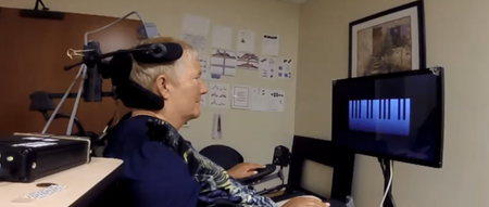 A person looks at a digital piano on a screen.