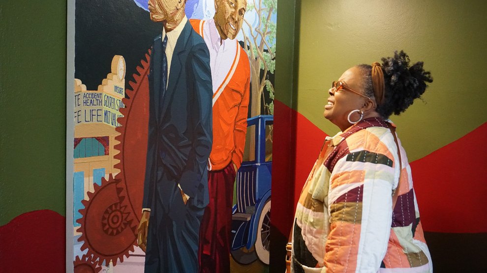 Keroline Simmonds, a former chemistry student of Grant D. Venerable II at UC Santa Cruz, gets a closer look at the portrait.