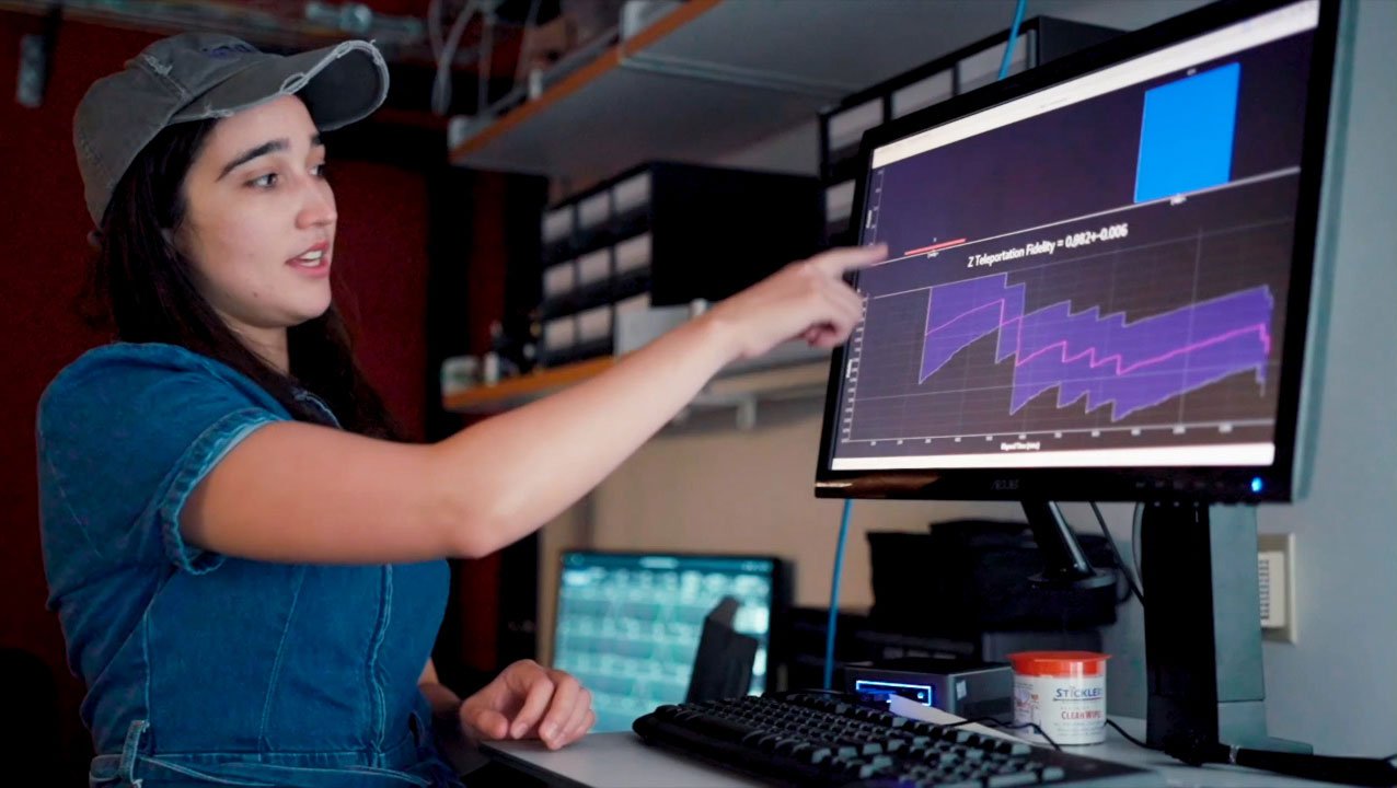Caltech graduate student Samantha Davis analyzing CQNET's quantum teleporation data