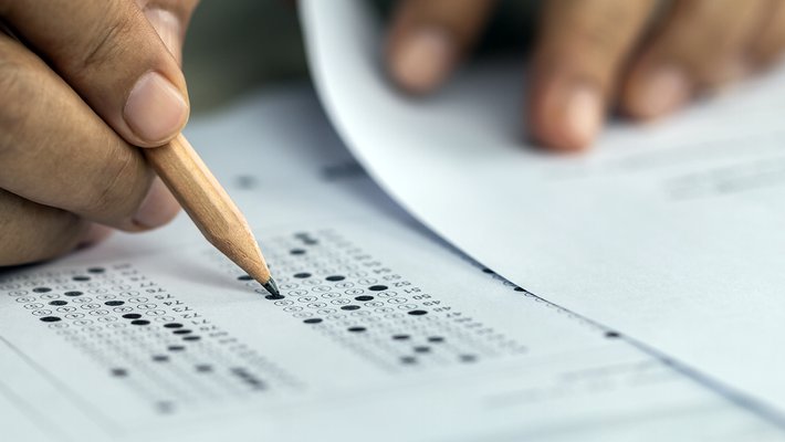 Hand with pencil fills in scantron bubbles