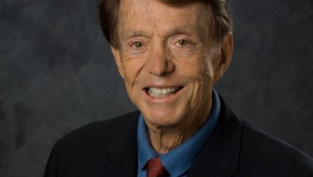 A total of 11 Caltech alumni and faculty have earned the National Medal of Technology and Innovation, starting with Harold Rosen (MS ’48, PhD ’51).