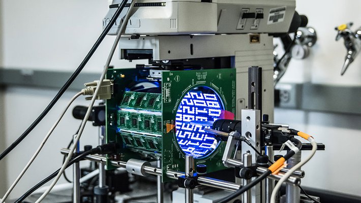 Fruit fly flight simulator.