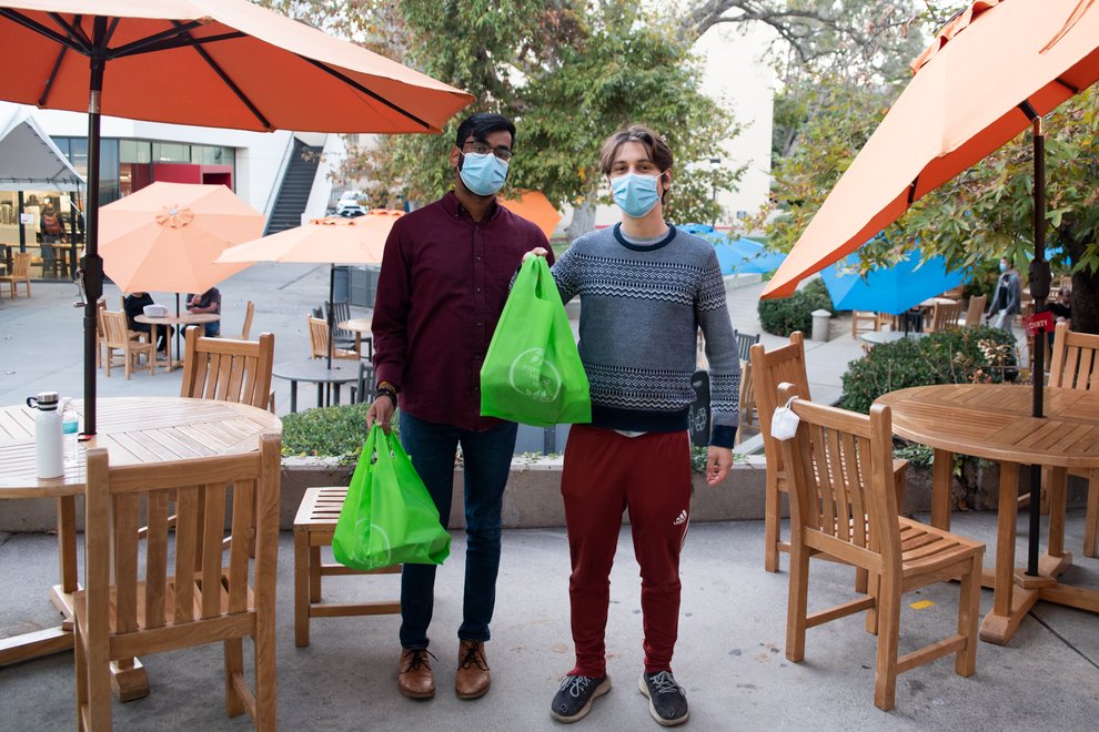 Caltech graduate students holding Thanksgiving dinner to-go