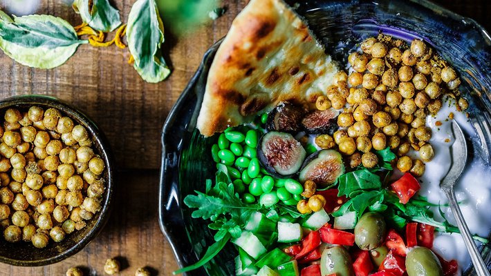 plate of fiber-rich foods