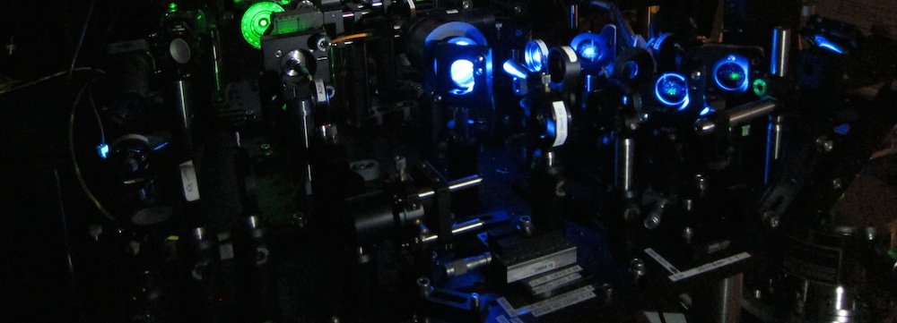 An optical bench in the Faraon lab.
